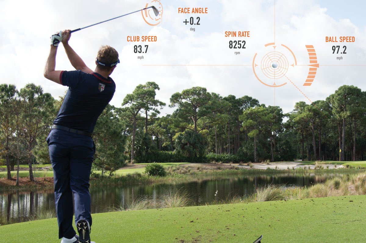 Golfer beim Abschlag mit eingeblendeten TrackMan-Messwerten: Club Speed 83,7 mph, Ball Speed 97,2 mph, Spin Rate 8252 rpm